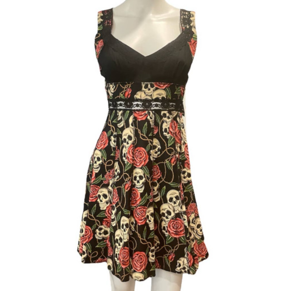 Shrine NWOT Vintage Cocktail Dress Skulls and Roses Print Size M - Picture 2 of 16
